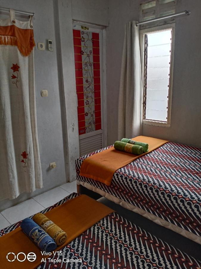 Losmen Fadel Malioboro Jogja Yogyakarta Exterior foto